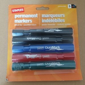 💜 3/$12 NWT Staples permanent marker in assorted colours